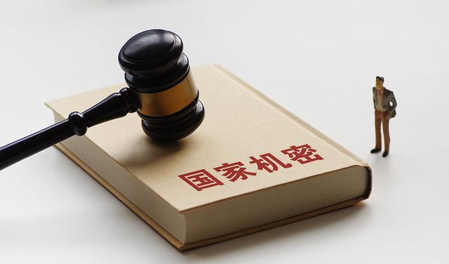 丈夫当场捉奸，情绪失控举锤砸死男子：丈夫应承担何种法律责任？播报文章